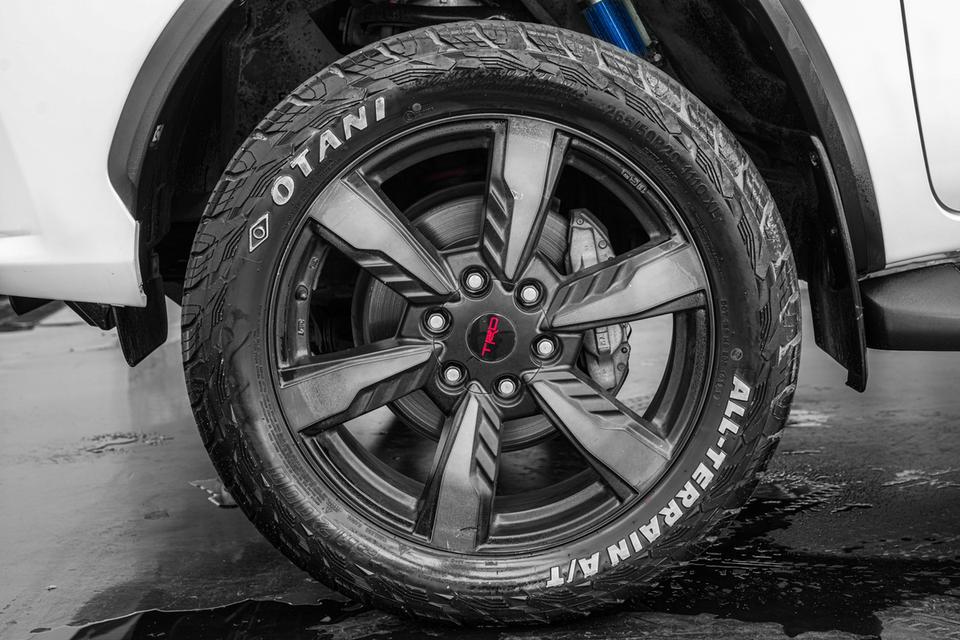 2016 TOYOTA FORTUNER 2.8 TRD Sportivo 4WD  สีขาว ไมล์ 137087 กม. 20