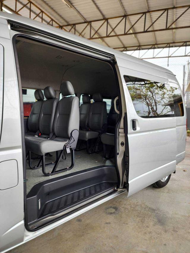 TOYOTA COMMUTER 3.0 2018 19