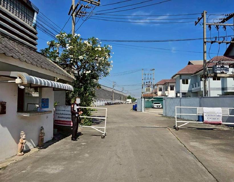 ให้เช่าโกดังพร้อมสำนักงาน พร้อมห้องพัก / พื้นที่ดิน 1 ไร่ / พื้นที่ใช้สอย 1000 ตารางเมตร / ทำเล กระทุ่มแบน / ซอยเทพกาญจนา 3