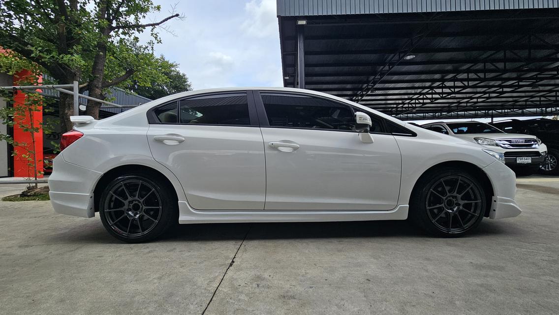 ขายรถ Honda Civic FB 1.8E Sedan ปี 2013 สีขาว เกียร์ออโต้ รูปที่ 3