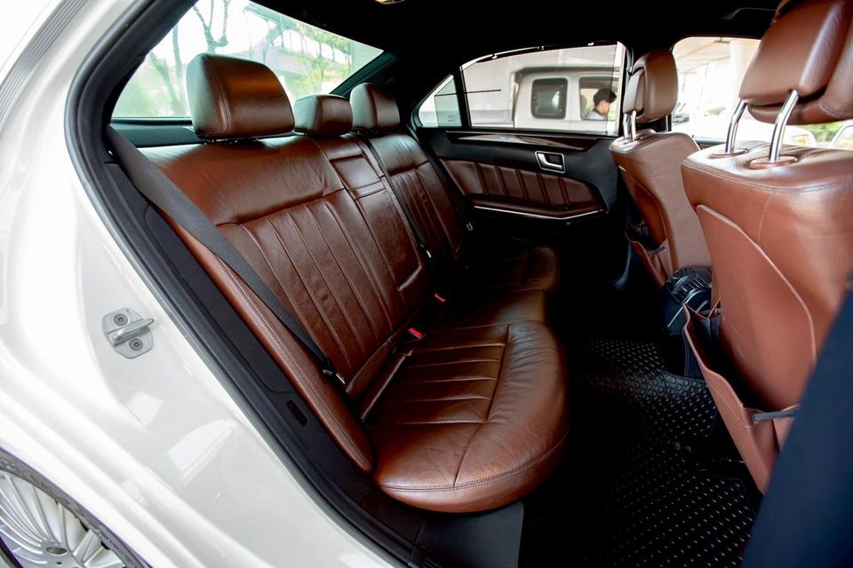 Benz E300 AMG  Bluetec ปี 2013 สีขาว มือเดียวป้ายแดง   10