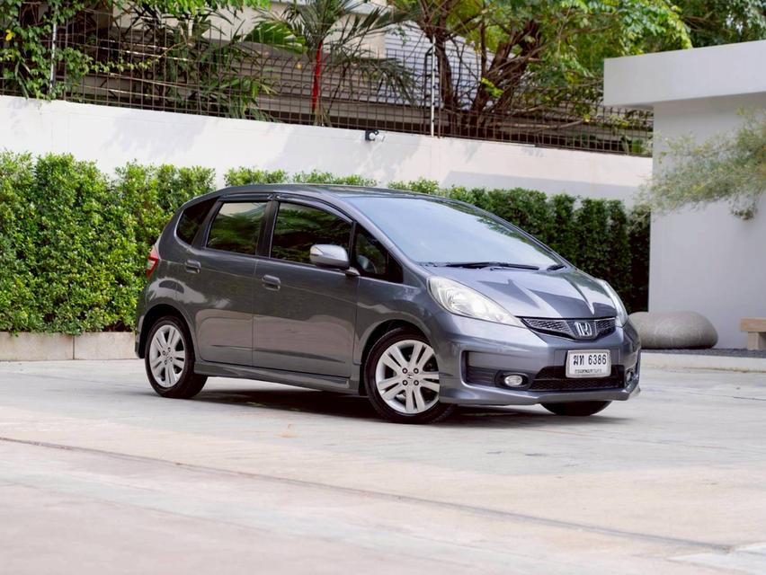 Honda jazz 1.5SV ปี 2012 Sาคา : 289,000 บ. วิ่งน้อย 8 หมื่น km.   ฟรีดาวน์  7