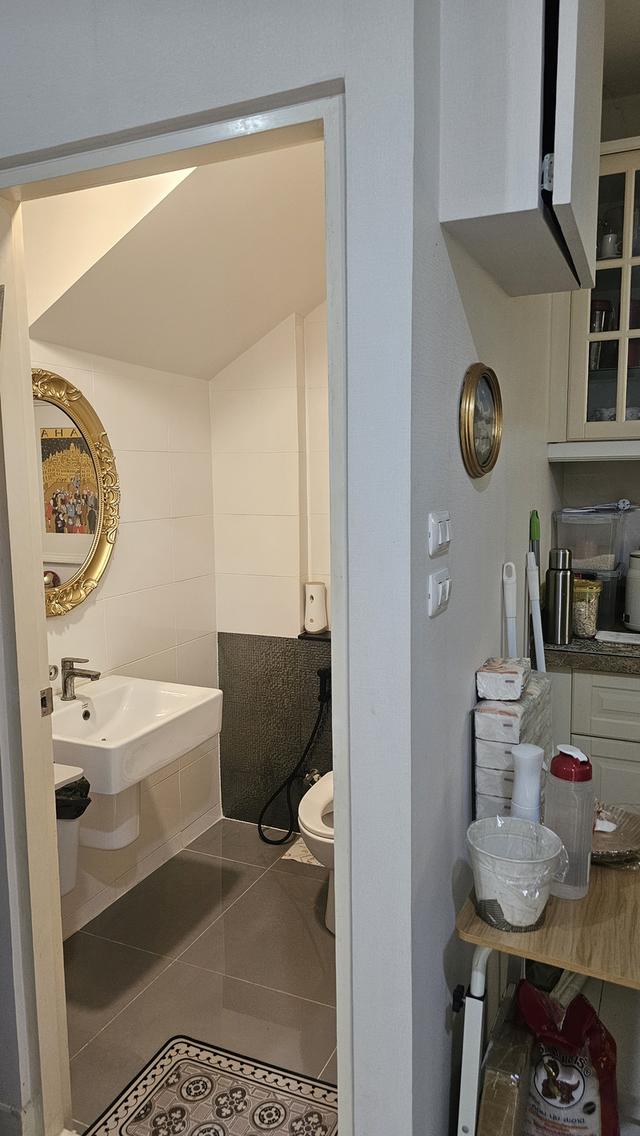หมู่บ้าน บ้านกลางเมือง  ซอยกาญจนาภิเษก 23 แขวงทับช้างเขตสะพานสูง กรุงเทพฯ เลขที่ 99/51 ทาวน์โฮม 3 ชั้น 3 ห้องนอน 3 ห้องกินข้าวและห้องครัว ต่ 17