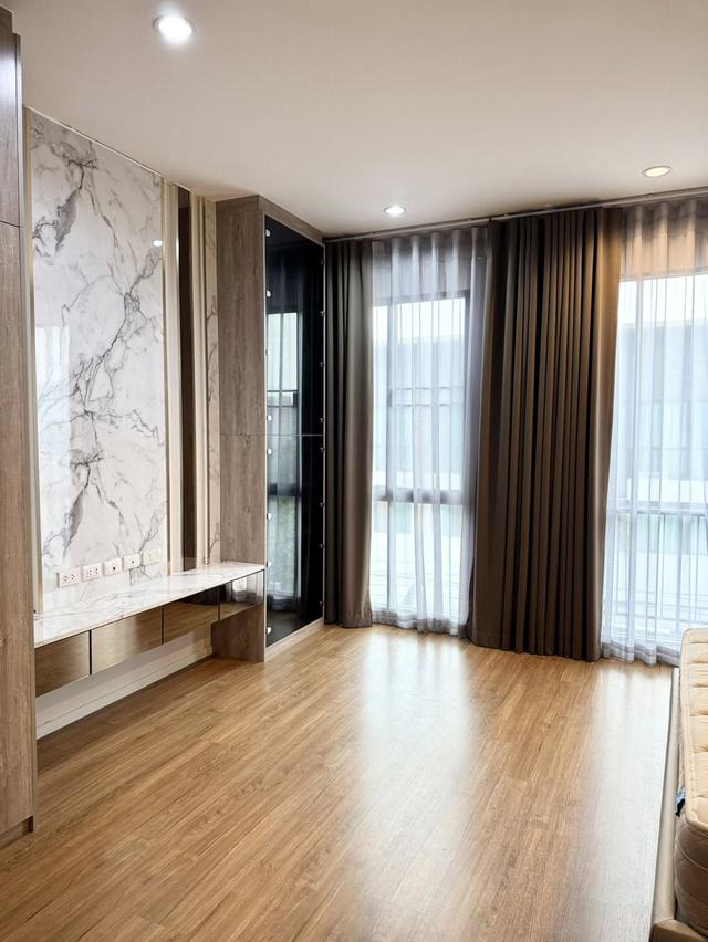 ขาย ทาวน์โฮม 3 ชั้นสุดหรู บ้านกลางเมือง ลาดพร้าว-เสรีไทย 52 สวยพร้อมอยู่ 9