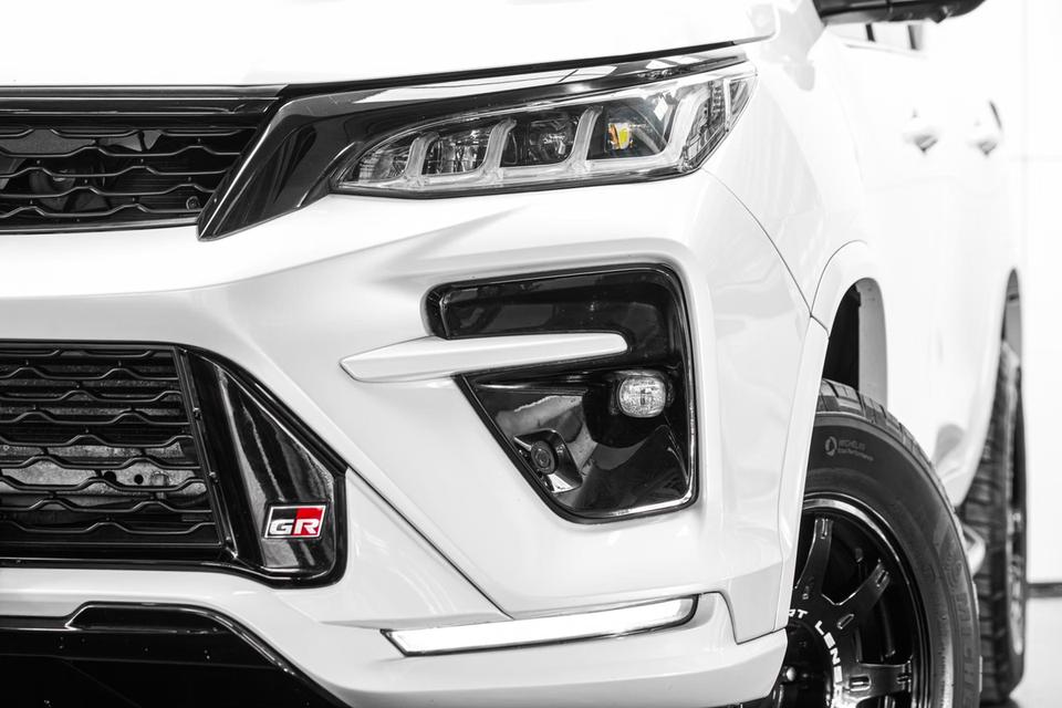2022 Toyota Fortuner 2.8 GR Sport 4WD SUV สีขาว-ดำ ไมล์ 89353 กม. 8