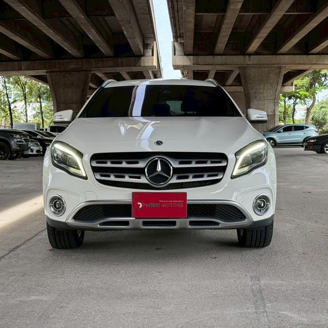 Mercedes-Benz GLA200 1.6 W156 Urban SUV AT ปี 2019  2