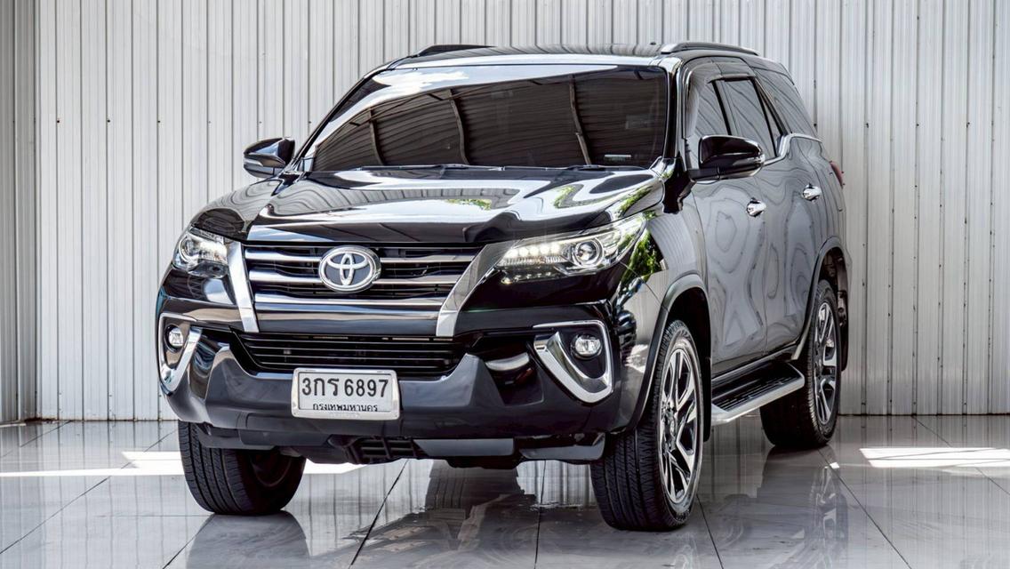TOYOTA FORTUNER 2.4 V ปี 2019 สีดำ โฉม ปี15-ปัจจุบัน