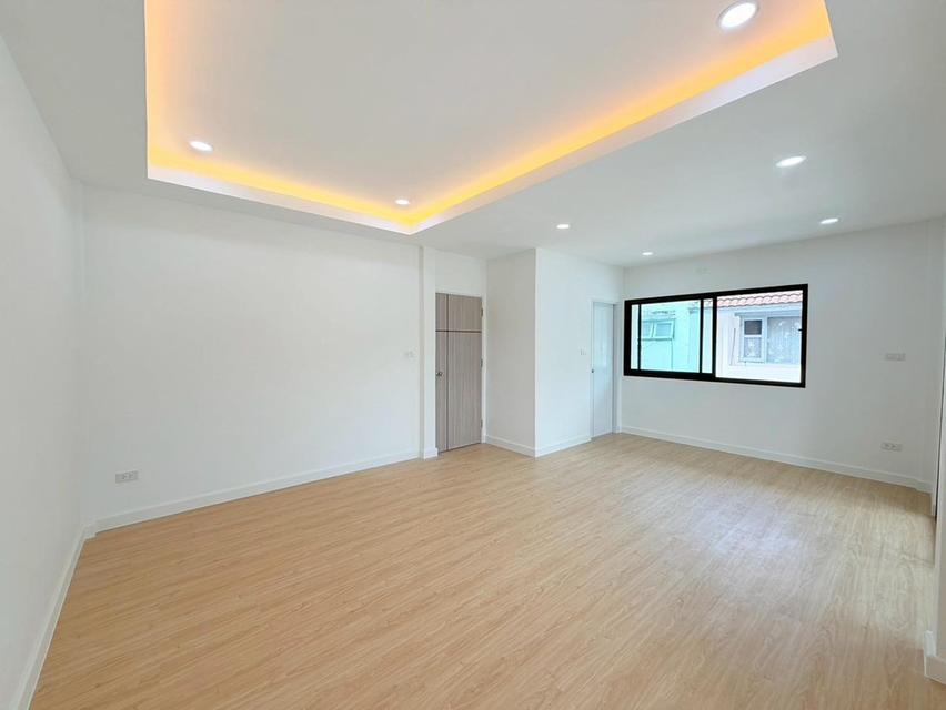 ขาย  บ้านแฝด  2 ชั้น หมู่บ้านรัตนาวลัย บ้านสวย ตกแต่งใหม่พร้อมอยู่ทำเลดี 19