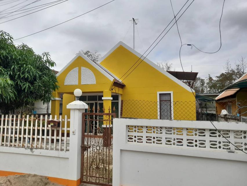 #ขายด่วน บ้านสวยน่าอยู่  ราคาดูดีที่ 1,050,000 บาท เท่านั้น เนื้อที่ 50 ตรว. พื้นที่ใช้สอย 95 ตารางเมตร 2 ห้องนอน 2 ห้องน้ำ  แถมฟรี แอร์ 3 ตัว  บ้านเล 2