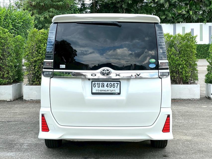TOYOTA VOXY 2.0 ZS MPV  4