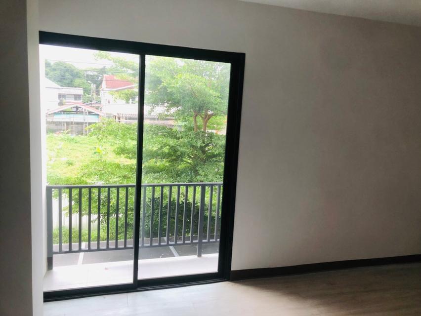 ขาย :ทาวน์โฮม 3 ชั้น พร้อมอาคารชั้นเดียว เนื้อที่ 43.9 ตรว.  ถนนเสรีไทย 9 แยก 2-3-4  17