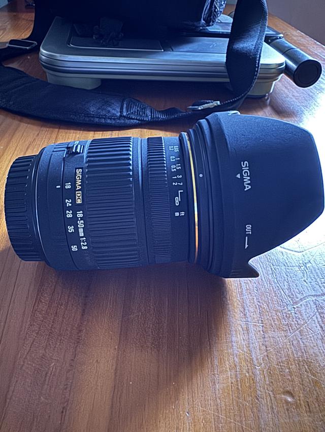 Sigma Lens 18-50 mm. F2.8 DC  for canon 2