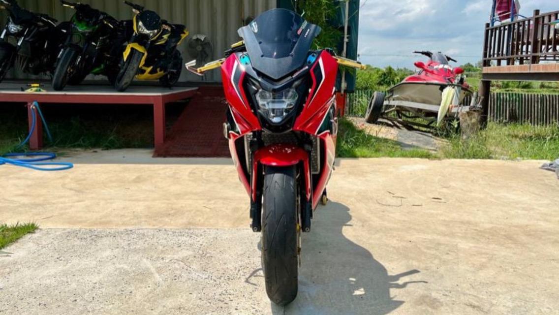 Honda CBR 650F สีแดง ดำ