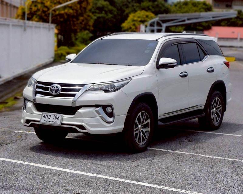 รหัสรถ QT103 Toyota Fortuner 2.8 V เกียร์ออโต้ สีขาวมุก ปี2015