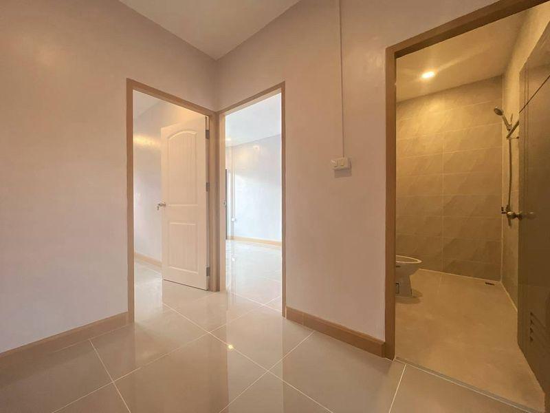 หมู่บ้านรสสุคนธ์  ซอยวัดลาดปลาดุก บางบัวทอง ทาวน์เฮ้าส์ 2 ชั้น  ถนนเมนกว้างหลังบ้านไม่ชนใคร ตกแต่งใหม่พร้อมเฟอร์นิเจอร์  ติดถนนลาดปลาดุกเพียง30เมตร 12