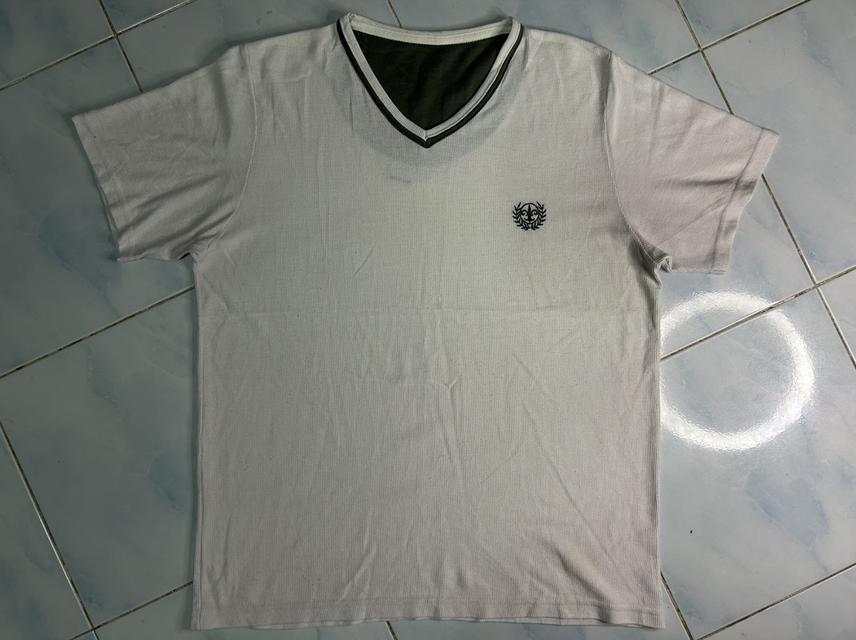 👕 [Minimal Archive] Marisa V-Neck Ribbed Tee – งานปักวินเทจ ดีเทลจัดเต็ม รูปที่ 1