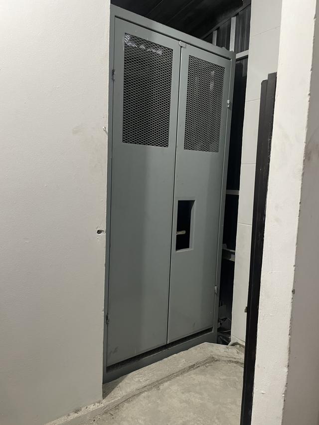 (รีโนเวทพร้อมอยู่) ขายอาคารพาณิชย์ 1 ห้อง (4 ชั้นครึ่ง) ถนนเข้าตลาดสี่มุมเมือง แหลมฉบัง 5