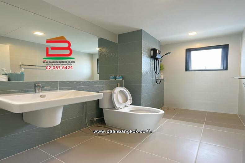 บ้านเดี่ยว 2 ชั้น เนื้อที่ 60.3 ตร.ว. โครงการ เวนิว ไอดี รังสิต-ปทุมธานี (ซอย 8) ใกล้มหาวิทยาลัยปทุมธานี ตำบลบ้านกระแชง อำเภอเมืองปทุมธานี ปทุมธานี 12