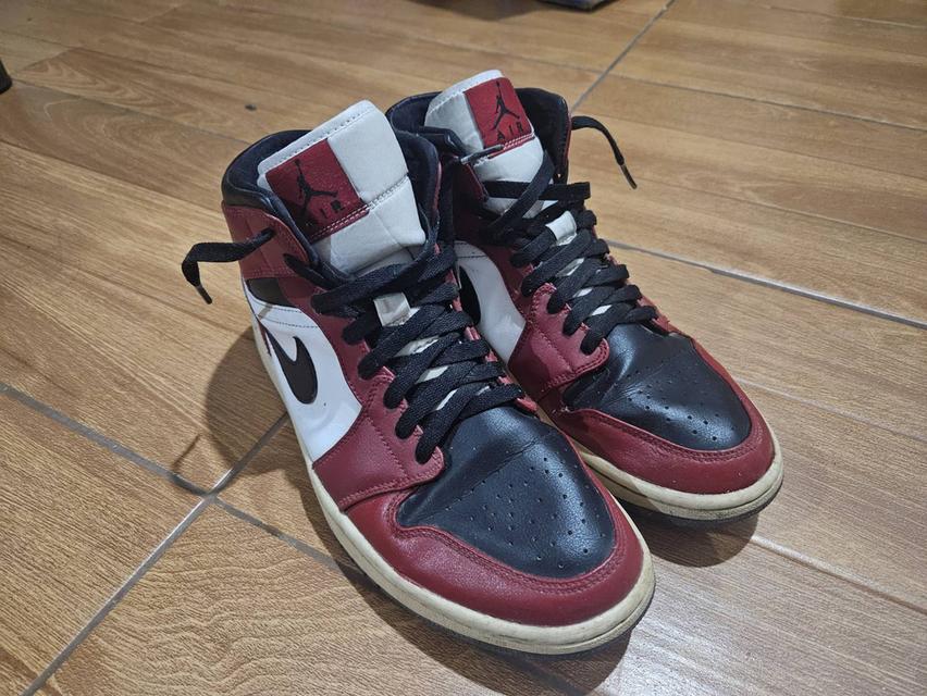 Nike Air Jordan 1 Mid Chicago Black Toe Sz 9.5 No Box