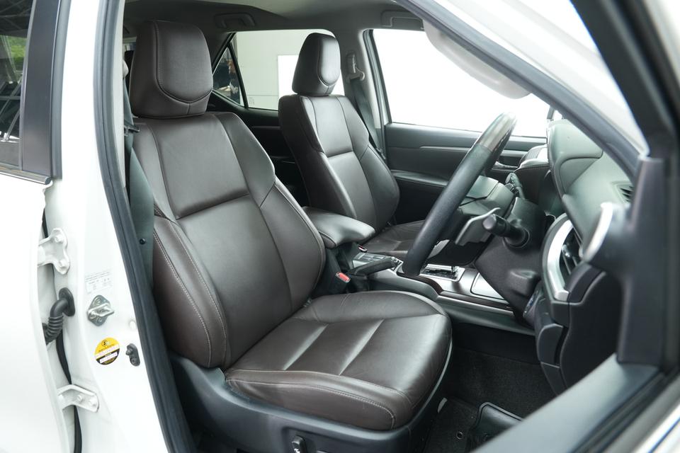 2020 TOYOTA FORTUNER 2.4 V 2WD SUV สีขาว เลขไมล์ 118221 กม. 13