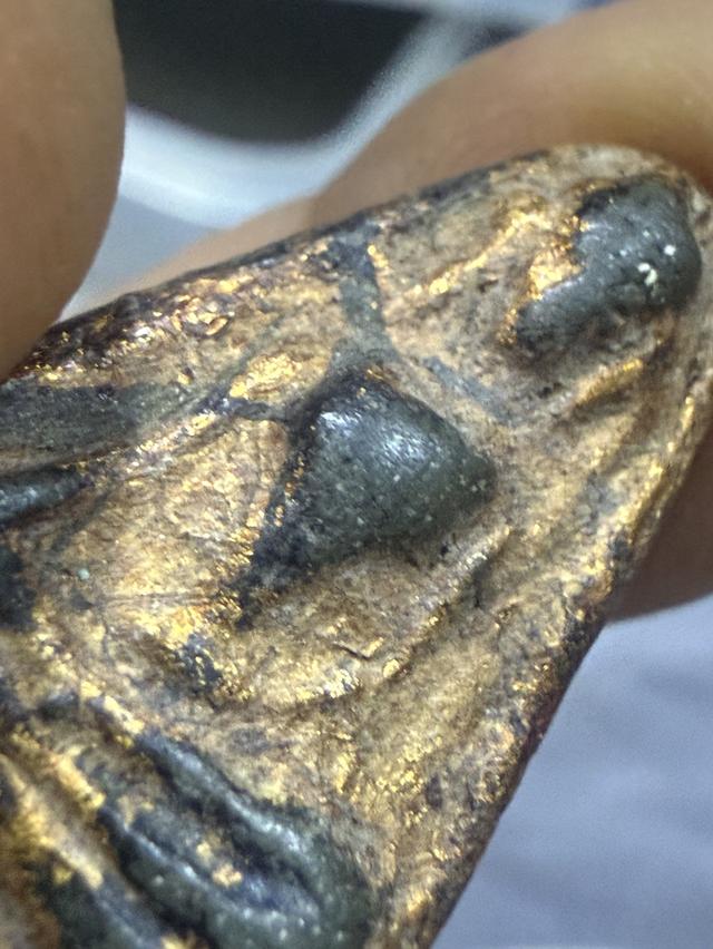 พระผงสุพรรณหน้าแก่-ให้เช่า 7