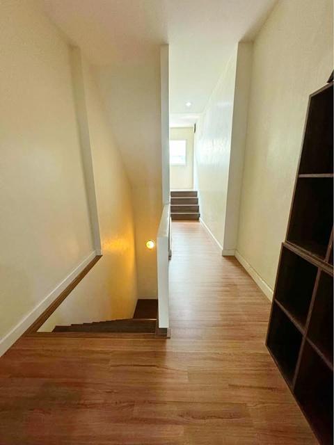 ซ.รามคำแหง 140-146 เตรียมอุดมศึกษาน้อมเกล้า MRT สัมมากร 1 กม. ให้เช่าทาวน์โฮม 3 ชั้น พร้อมเฟอร์ฯ 204 ตร.ม.17 ตร.วา. 3 นอ 5