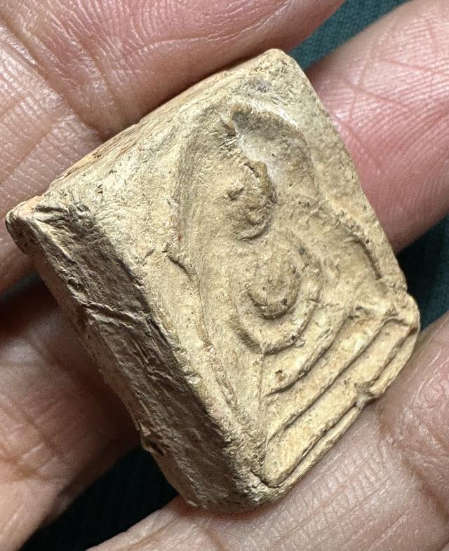 พระเนื้อดินเผาพิมพ์ซุ้มเส้นลวด หลวงพ่อโต วัดโพธิ์ศรีเจริญ สุพรรณบุรี (หลวงพ่อมุ่ยร่วมเสก) รูปที่ 3