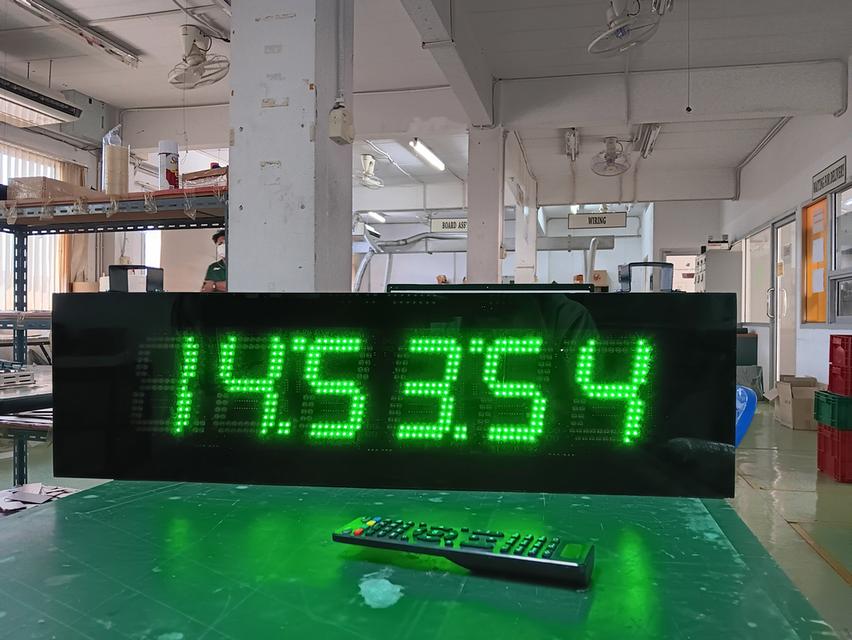 นาฬิกาติดผนัง นาฬิกาโรงงาน Clock ขนาดตัวเลขสูง 4 นิ้ว แสดงเวลา สลับ อุณหภูมิ สนใจ 061-813-7337 เยี่ยมชมเว็บไซต์ใหม่ https://www.digitals-board.com/ รูปที่ 5
