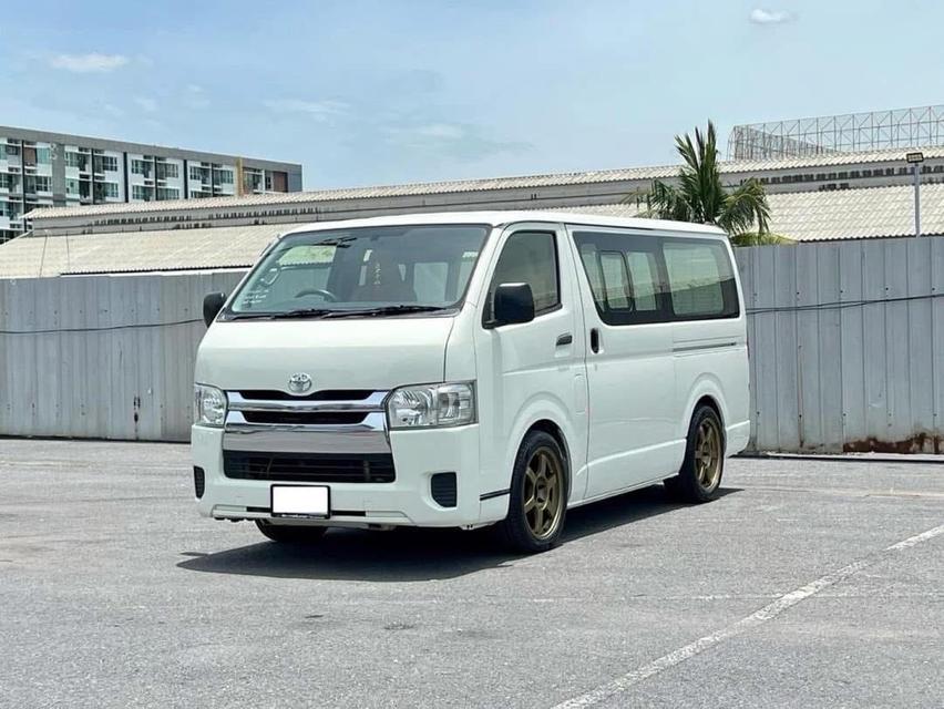 Toyota Hiace ปี 2016 สีขาว 4