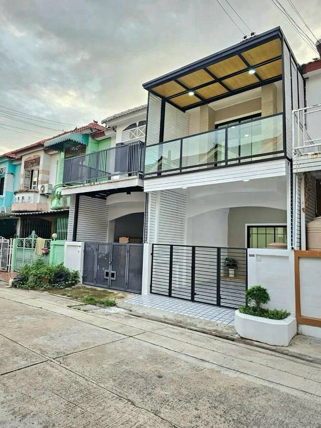 🔥 🏡 ✦ บ้านสวยพร้อมอยู่ ทำเลดี! ✦ 🏡 🔥 ขายทาวน์เฮาส์รีโนเวทใหม่ทั้งหลัง พร้อมเข้าอยู่ โซนนนทบุรี ✨ ราคาเพียง 1.59 ล้านบาท! 4