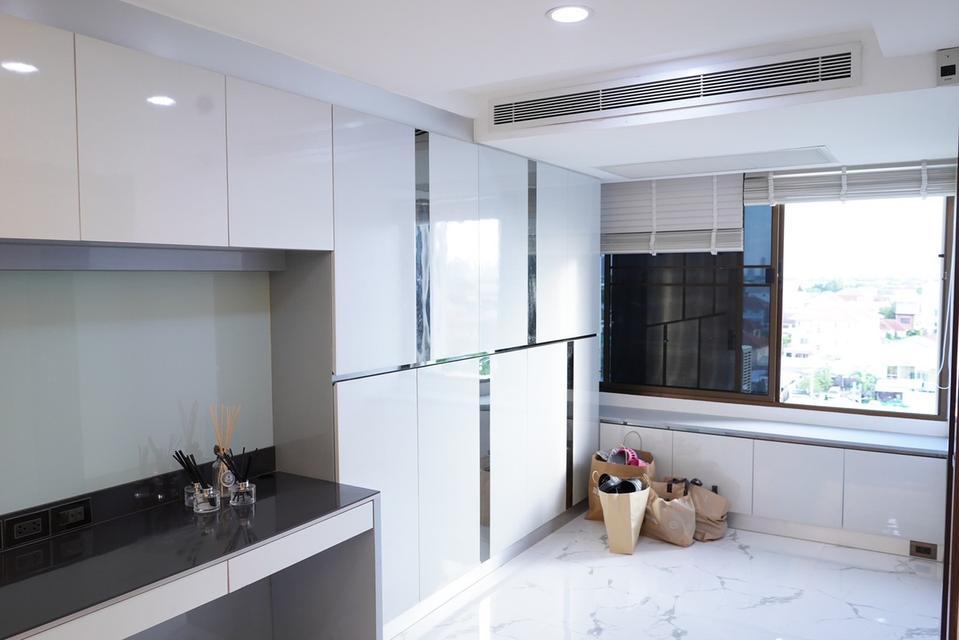 ขายคอนโดวิวิด ทาวเวอร์ ห้องใหญ่ บิ้วท์อินครบ 9