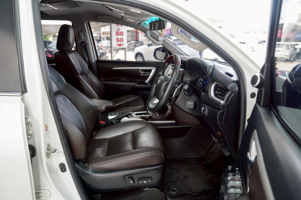 TOYOTA FORTUNER 2.4 V AT ปี 2017 จด 2018 8
