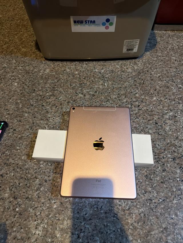 ขายiPadPro9.7สีRose Gold32กิ๊กWifi Celluerใส่ซิมได้ถูกๆใช้งานดี รูปย่อยที่ 2