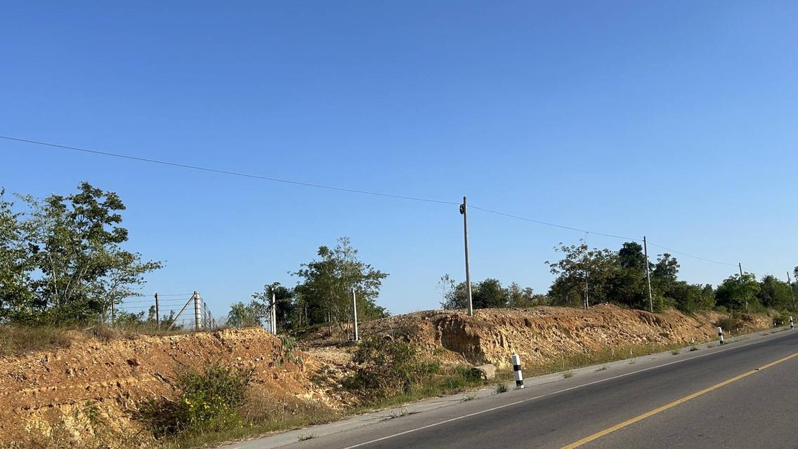 ที่ดินแปลงใหญ่ 27 ไร่ มีภูเขาล้อมรอบทางด้านหน้าและด้านหลัง 10