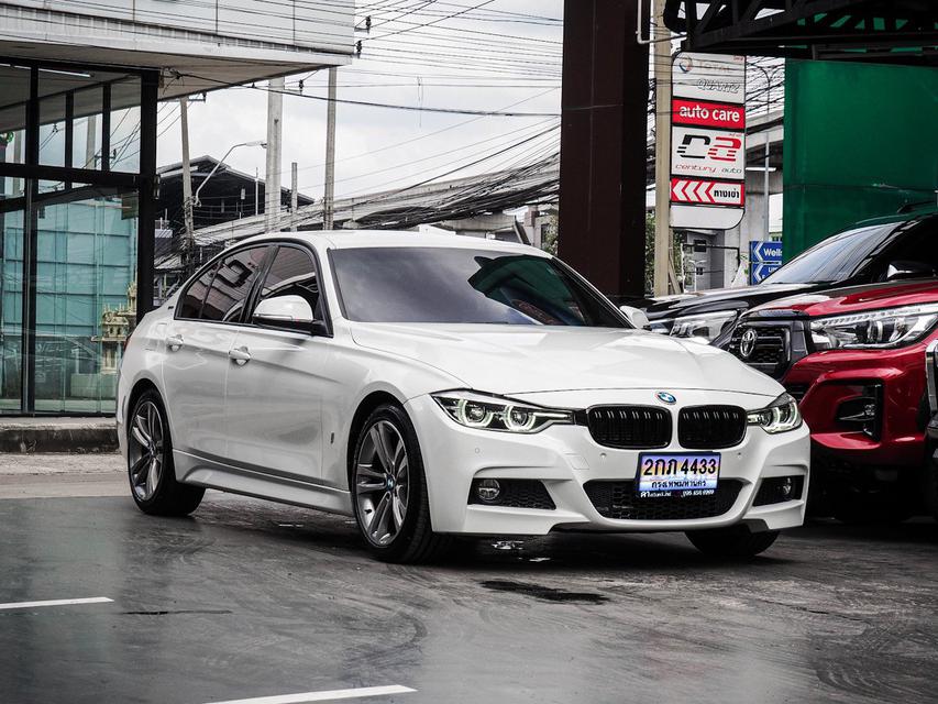 BMW Series 3 330e Luxury ปี 2019 สีขาว 1