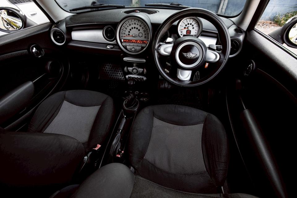 Mini One Cooper RHD ปี 2010 สีดำ รถสวยสภาพดี รูปที่ 14