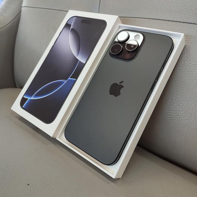 iPhone 16 Pro Max 256GB สีดำ สุขภาพแบต 86% (เครื่องศูนย์ไทย)