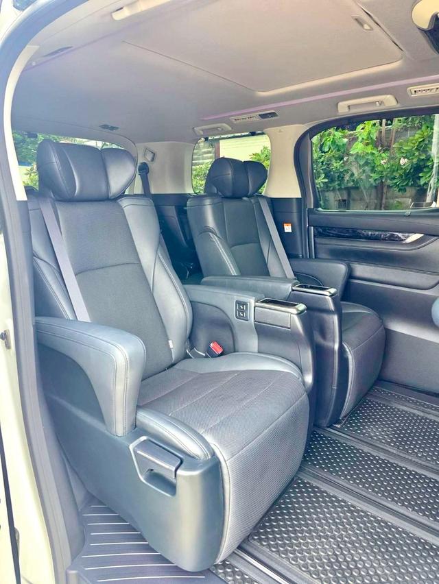 Toyota ALPHARD 2.5SC PACKAGE สีขาว ปี 2023 ไมล์ 30,000 กม.  6