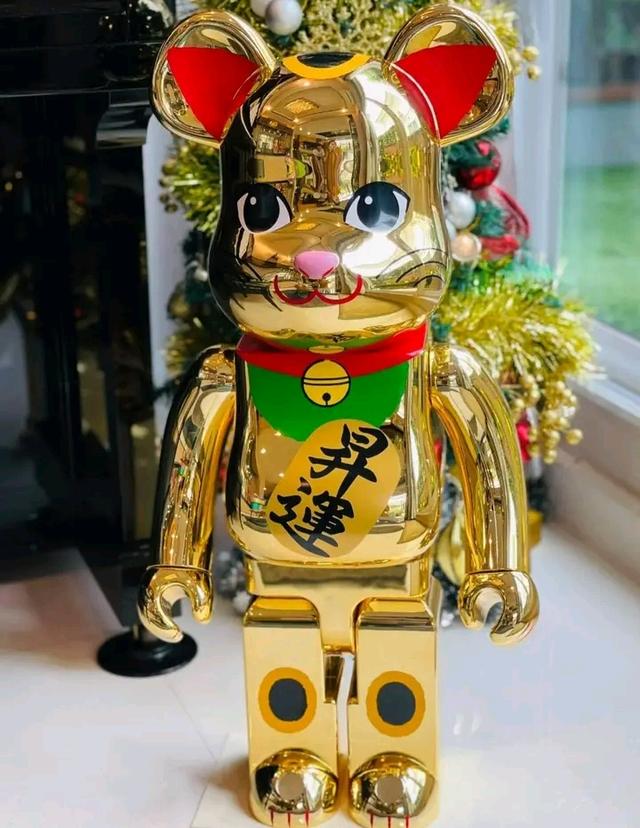 Bearbrick แมวกวัก