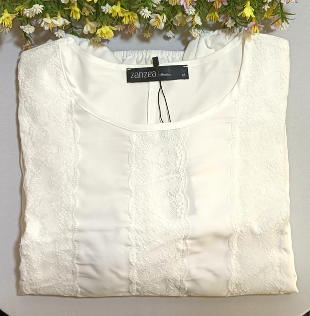 เสื้อคอกลมแต่งลูกไม้สีขาว, size M