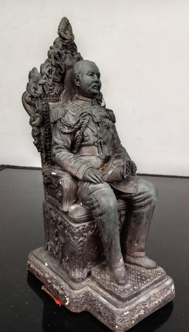 581.พระบรมรูปหล่อในหลวงรัชกาลที่ 5 พระบาทสมเด็จพระปรมินทรมหาจุฬาลงกรณ์ พระจุลจอมเกล้าเจ้าอยู่หัว ทรงประทับนั่งบัลลังก์ รูปที่ 7