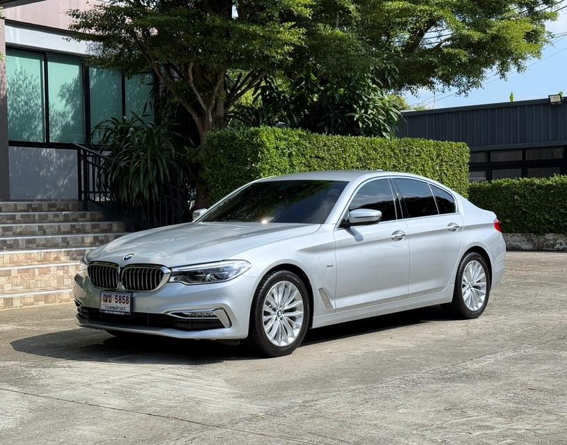 2018 BMW 520D G30 รถออกศูนย์ BMW THAILAND รถวิ่งน้อย เข้าศูนย์ตรงระยะ รถไม่มีอุบัติเหตุ ยางปี 2025 ครับ