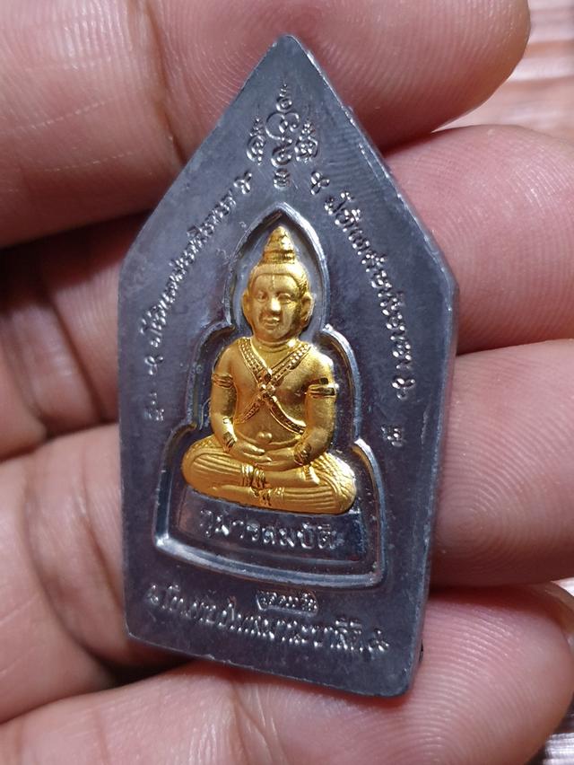 พระขุนแผนเนื้อตะกั่วหน้ากากเงินหลังกุมารทองครบ 100 วัน หลวงพ่อพูลวัดไผ่ล้อมปี 48 เหรียญนี้ทันท่านได้ปลุกเสกก่อนที่จะมรณภาพไม่มีกล่องสภาพสวย รูปที่ 3