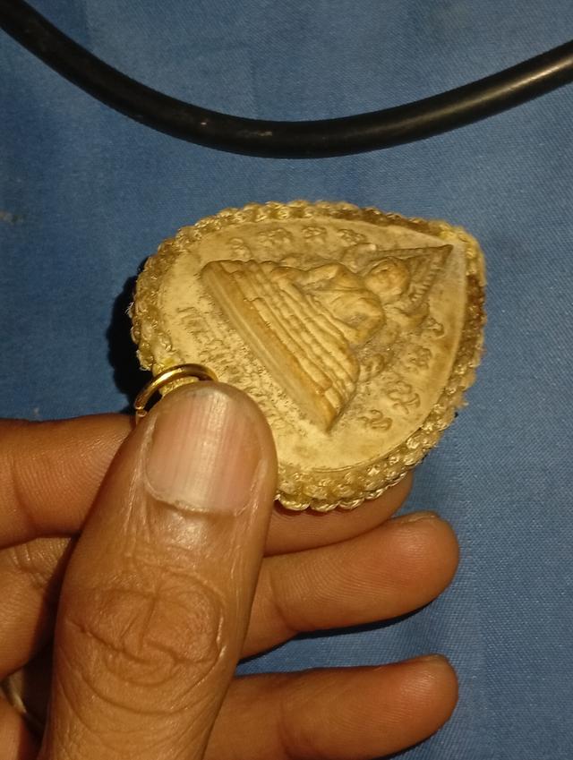 ถ้าให้พูดถึงพระเก่าพระนิยมต้องพระรุ่นนี้เลยครับพระเก่าๆราคาดีราคาไม่ลดเหรียญเดิมๆไม่มีปรับแต่งสภาพเดิมทุกอย่างสนใจเท่าดูกันได้ครับรับประกันความแท้ชัดเ 9