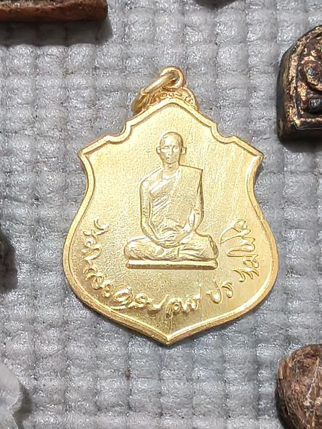 เหรียญทรงผนวชปี17กระไหล่ทองกรรมการ
