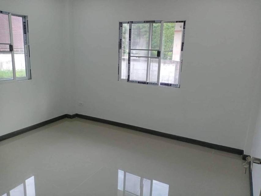 ขายบ้านเดี่ยว ชั้นเดียว สไตล์ปั้นหยา ลดพิเศษ 200,000 บ./หลัง พร้อมเข้าอยู่ ทำเลดี ห่างจากเชียงใหม่เพียง 20 กม. 8