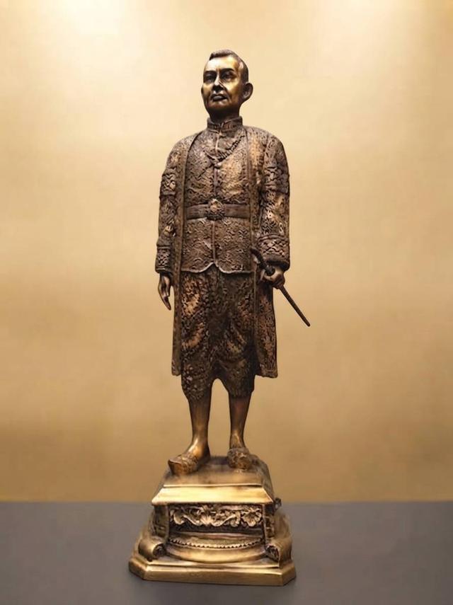 764.พระบรมรูปหล่อสมเด็จพระบูรพกษัตริยาธิราช รัชกาลที่ 1 - รัชกาลที่ 9 แห่งมหาจักรีบรมราชวงศ์ รูปที่ 4