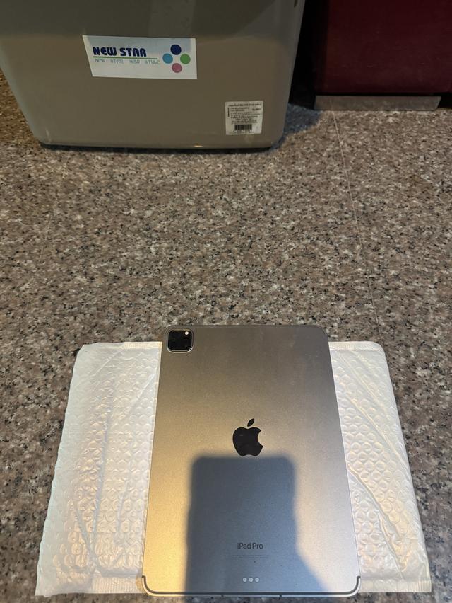 ขายๆๆๆถูกๆๆiPadPro11นิ้ว M2 สีหายากSilver 256กิ๊กWifi Celluer ใส่ซิมได้สูนTrueสภาพสวยๆเครื่องใช้งานดีทุกๆฟังชั่นเครื่องรีสโตได้ตลอดไม่มีติดไอคราว Mode