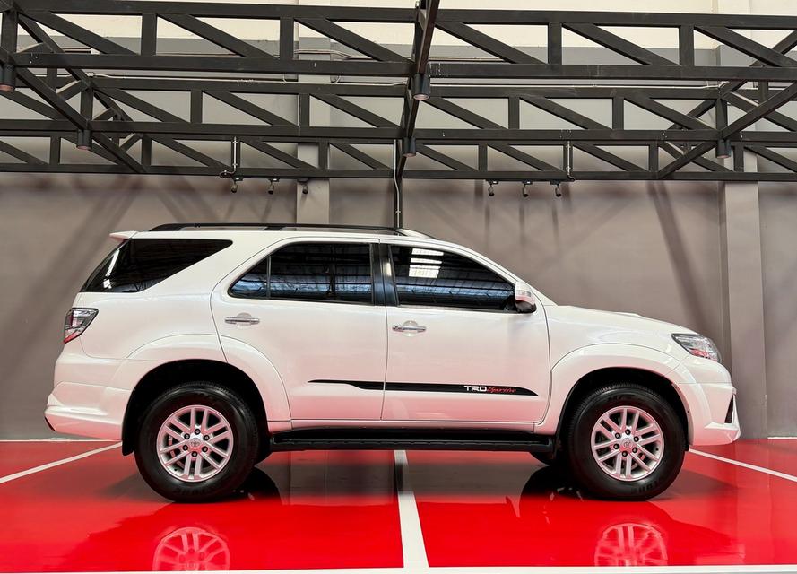 2014 TOYOTA FORTUNER 3.0V 5เกียร์ รถมือเดียวออกป้ายแดง รถวิ่งน้อย ประวัติศูนย์ครบ รถไม่เคยมีอุบัติเหตุครับ รูปย่อยที่ 2