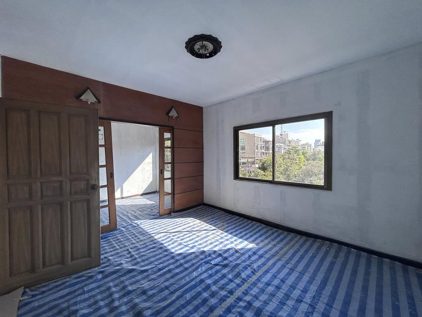 ขาย /ให้เช่า อาคารพาณิชย์ 3.5 ชั้นทำเลใจกลางสุขุมวิท BTS พร้อมพงศ์ ซอยพร้อมศรี 9